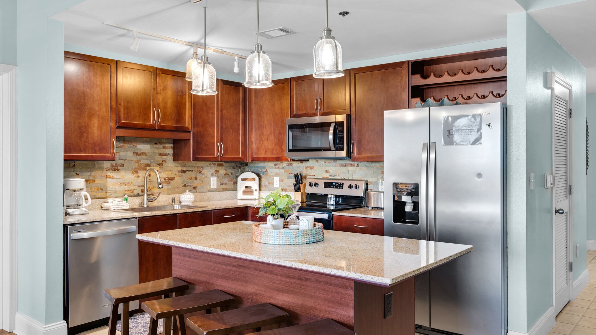 Laketown Wharf 729 Kitchen Area