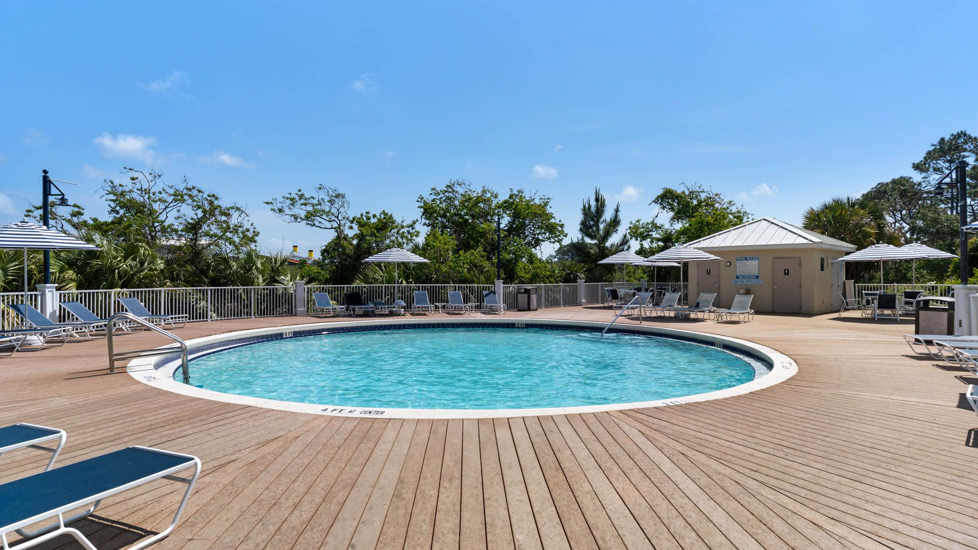 Laketown Wharf Grounds and Amenities