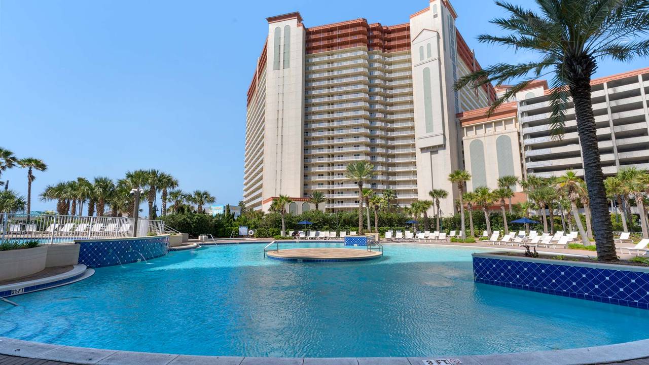 Laketown Wharf Grounds and Amenities Laketown Wharf Grounds and Amenities