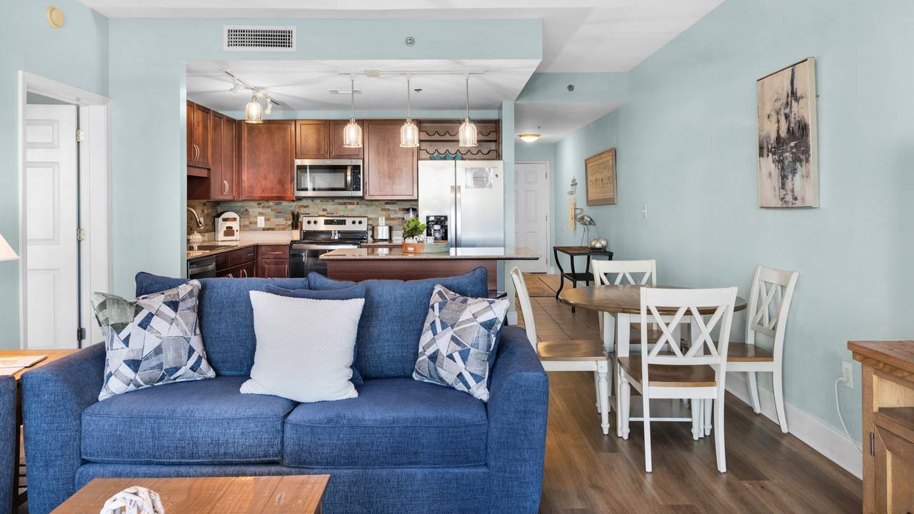 Laketown Wharf 729 Living Area Laketown Wharf 729 Living Area