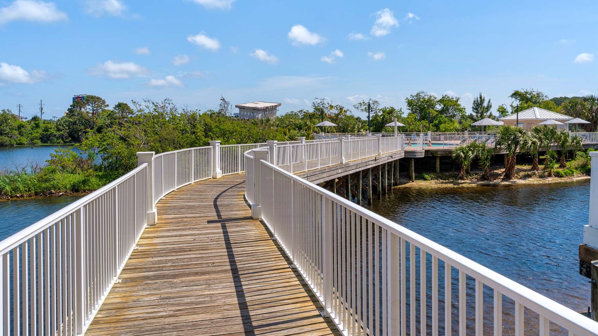 Laketown Wharf Grounds and Amenities
