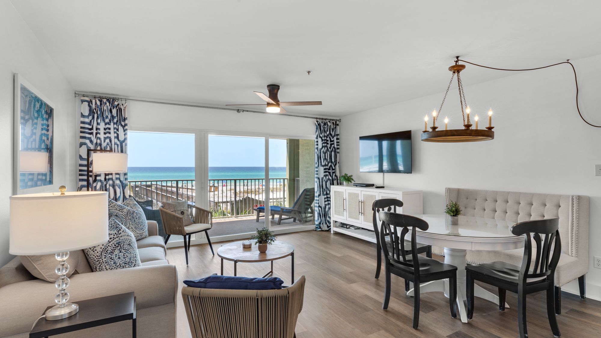 Commodore's Retreat 104 living Area