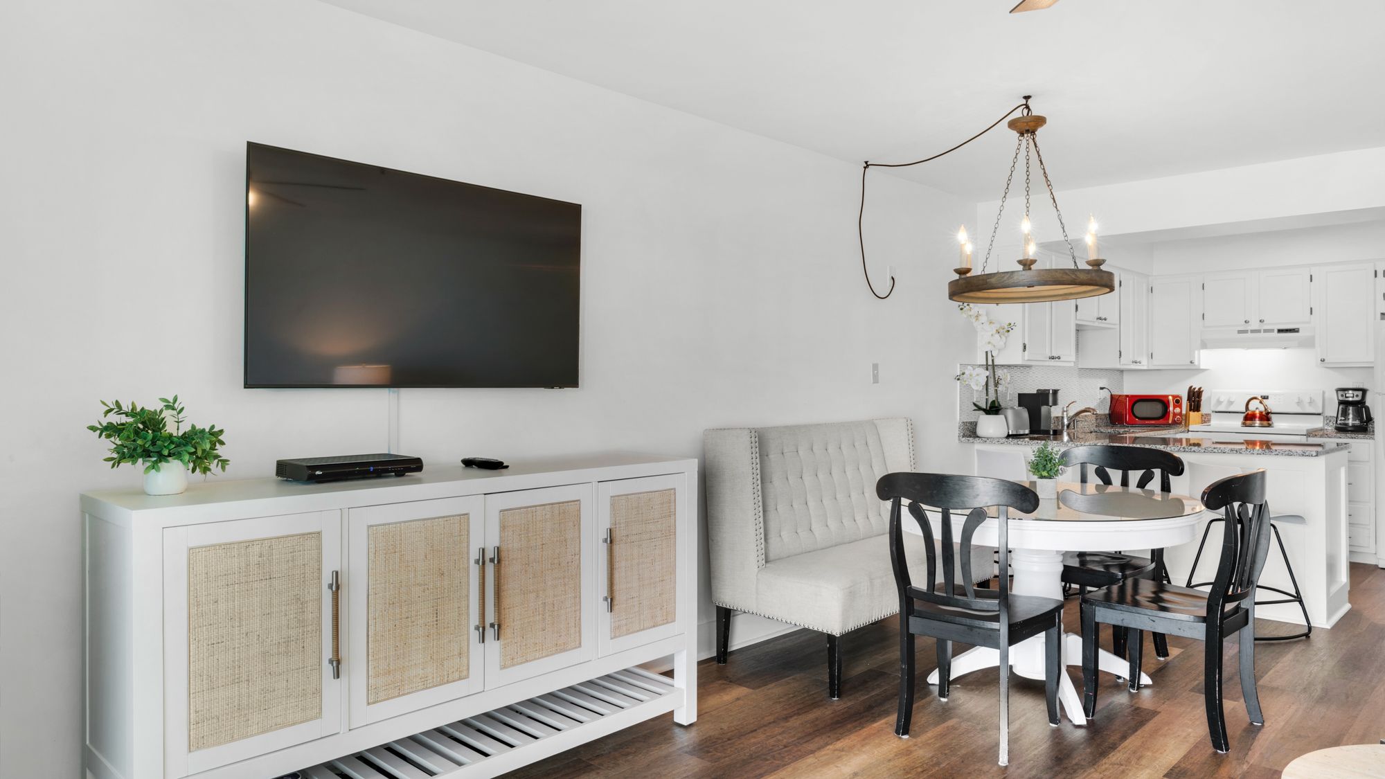 Commodore's Retreat 104 living Area