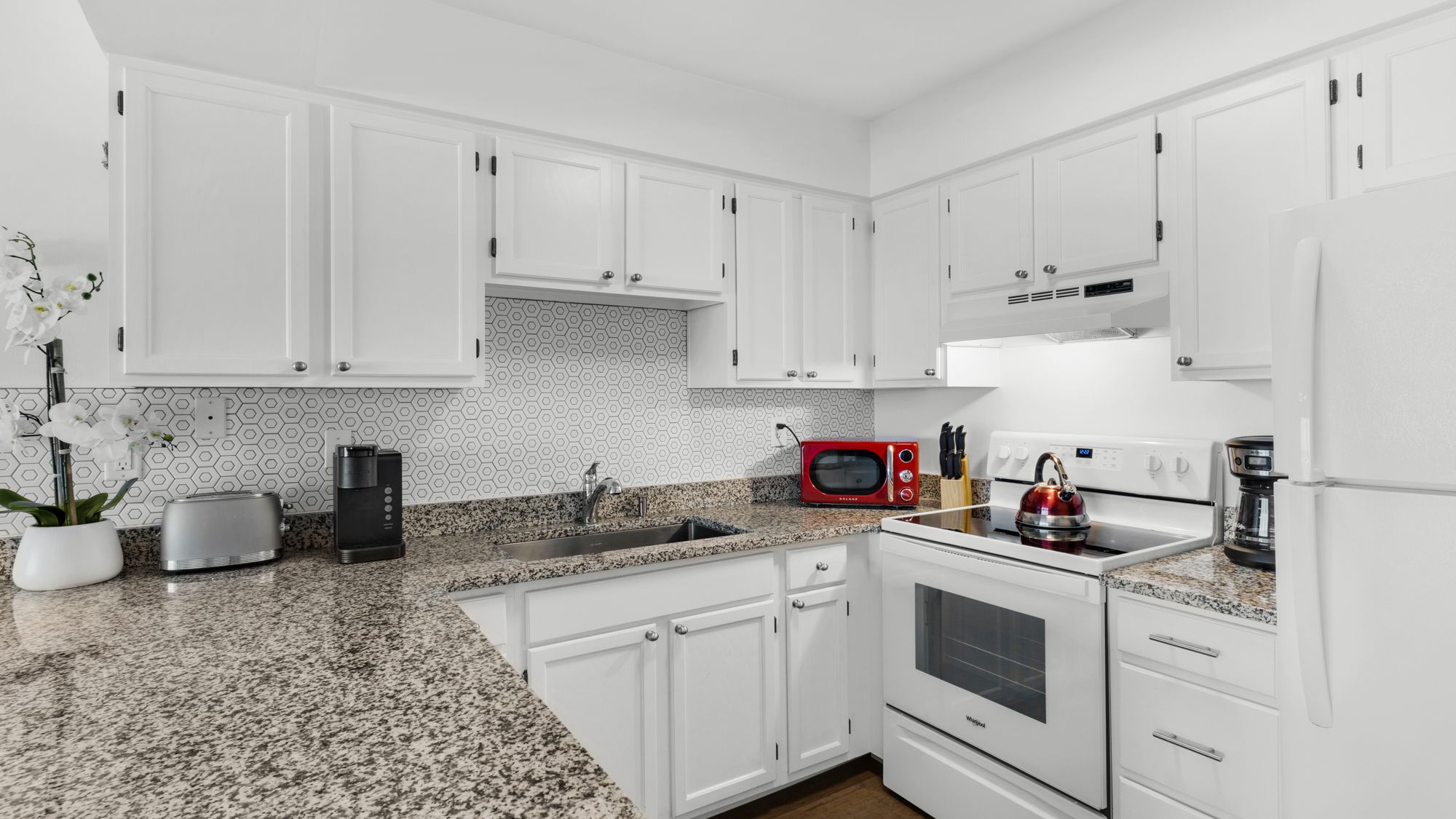 Commodore's Retreat 104 Kitchen Area