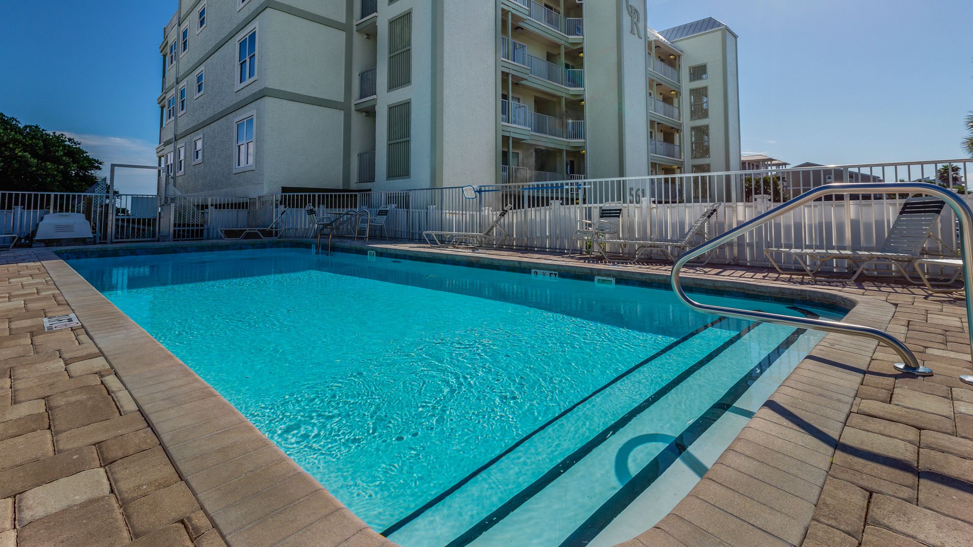 Commodores Retreat Pool