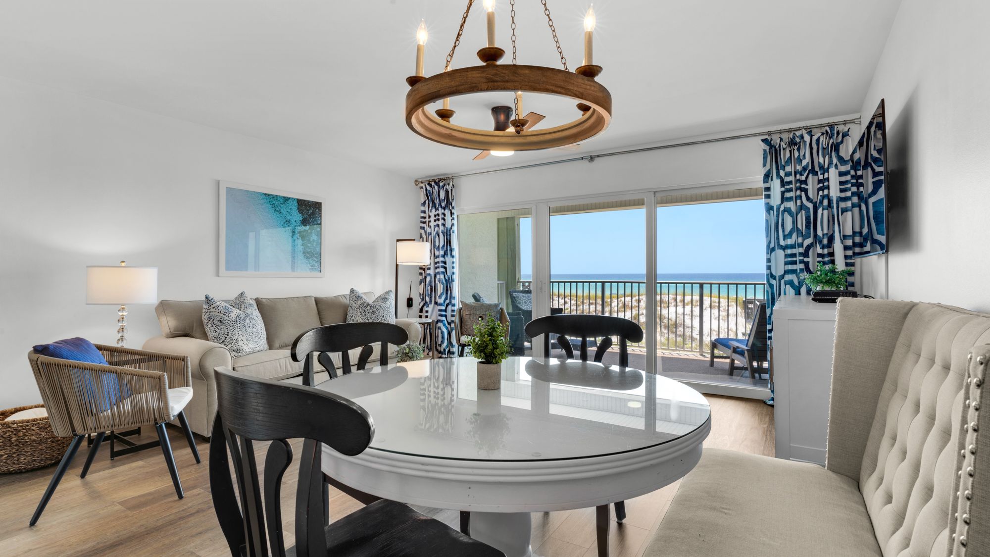 Commodore's Retreat 104 living Area