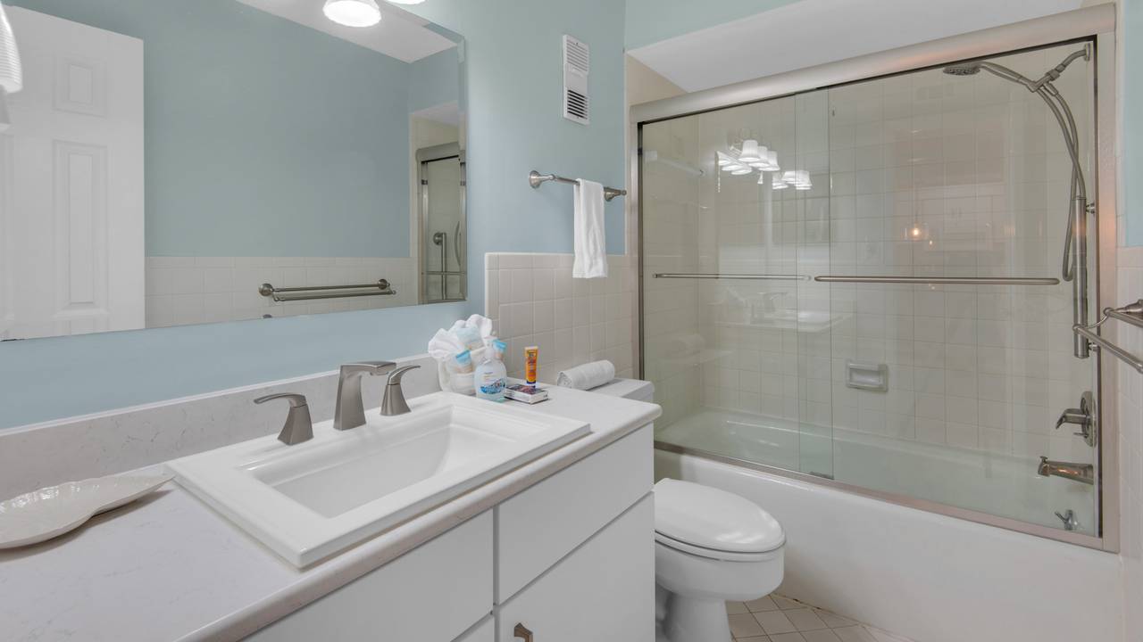 Regency Towers 725 Bathroom Regency Towers 725 Bathroom