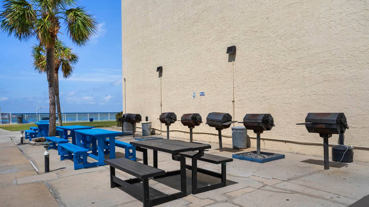 Regency Towers Grounds & Amenities Regency Towers Grounds & Amenities