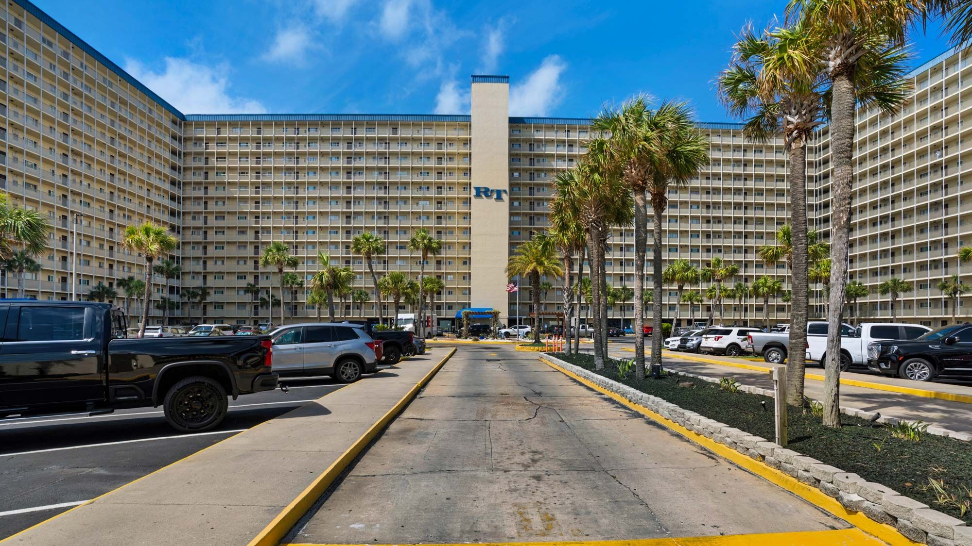 Regency Towers Grounds & Amenities