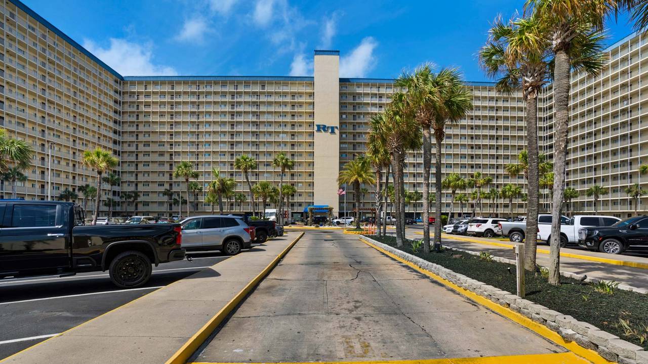 Regency Towers Grounds & Amenities Regency Towers Grounds & Amenities