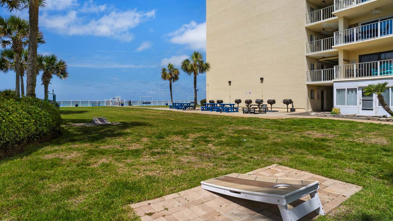 Regency Towers Grounds & Amenities Regency Towers Grounds & Amenities