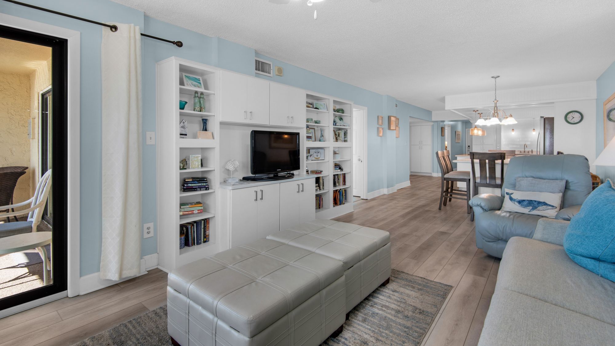 Regency Towers 725 Living Area