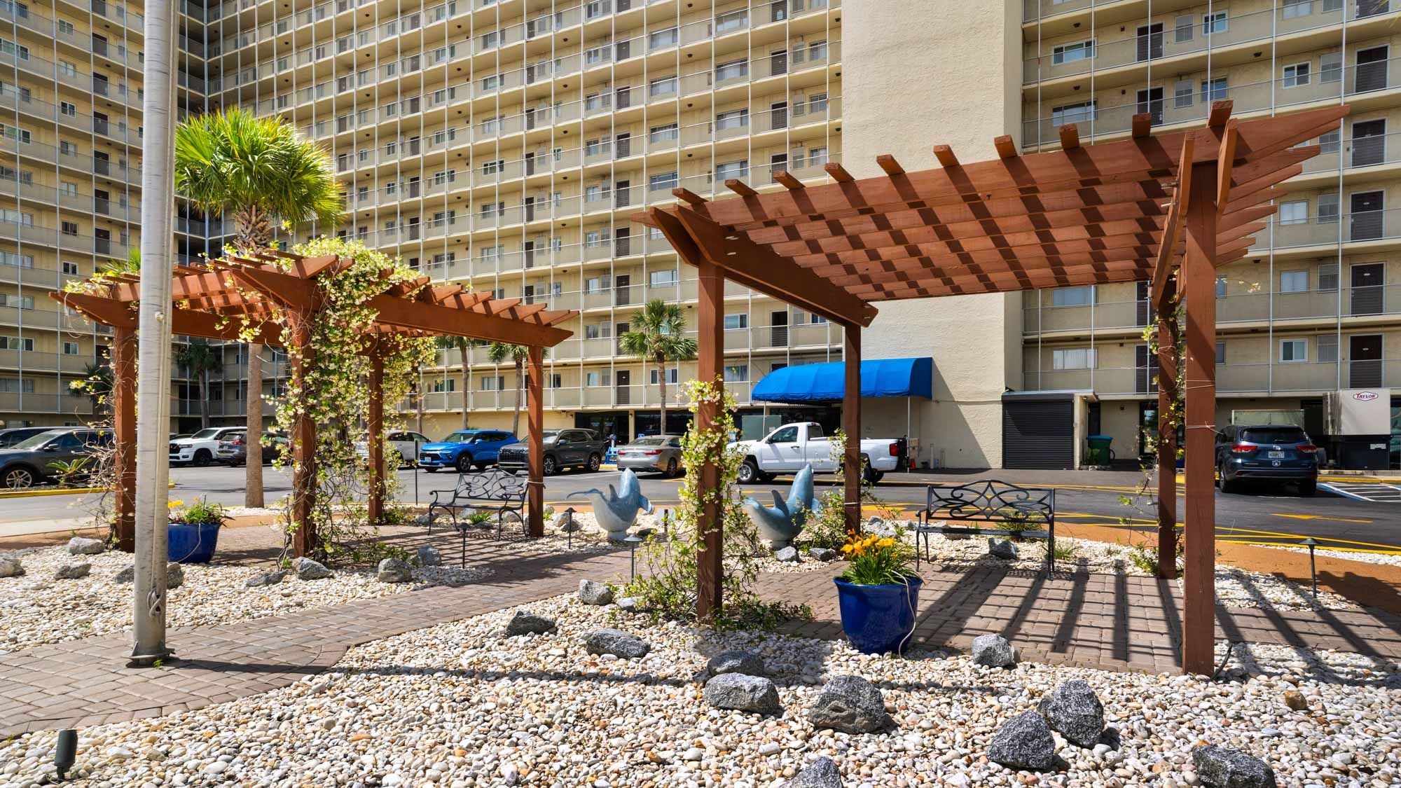 Regency Towers Grounds & Amenities