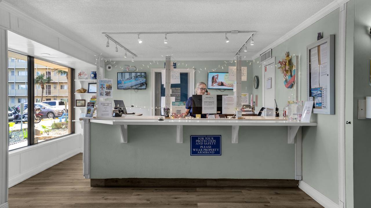 Regency Towers Grounds & Amenities Regency Towers Grounds & Amenities