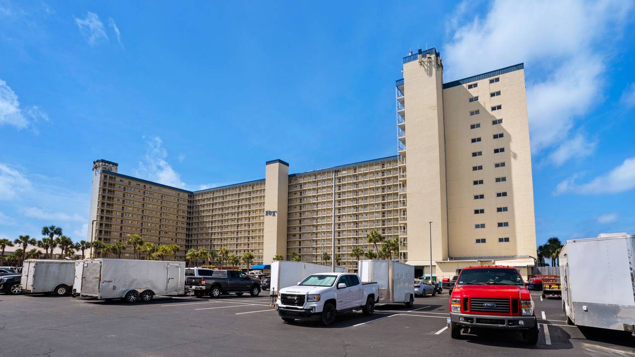 Regency Towers Grounds & Amenities Regency Towers Grounds & Amenities