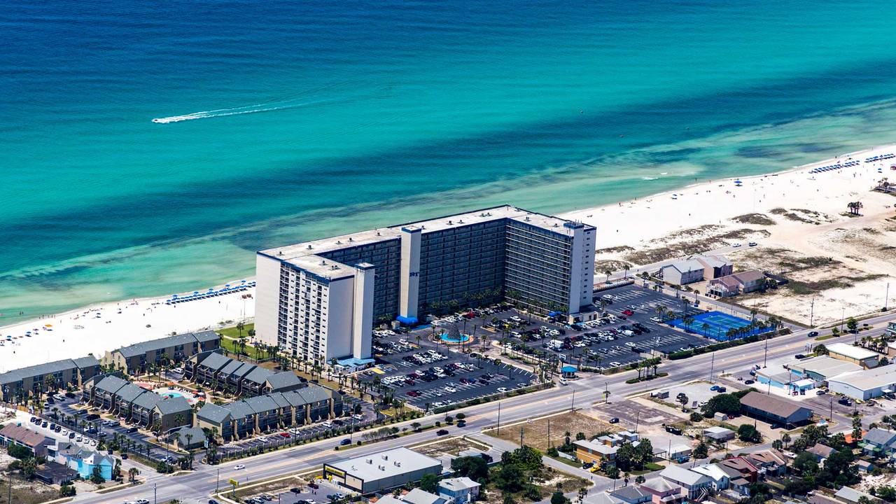 Regency Towers Grounds & Amenities Regency Towers Grounds & Amenities