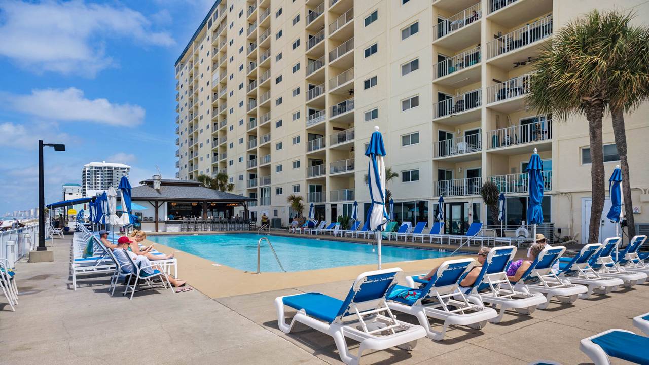 Regency Towers Grounds & Amenities Regency Towers Grounds & Amenities