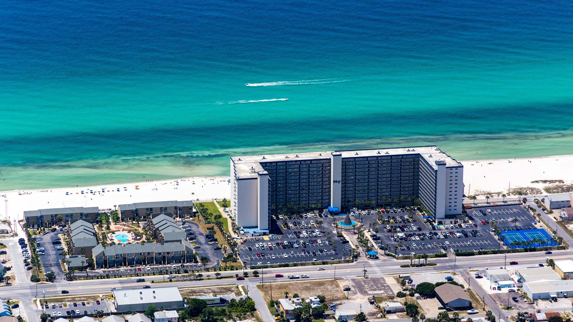 Regency Towers Grounds & Amenities