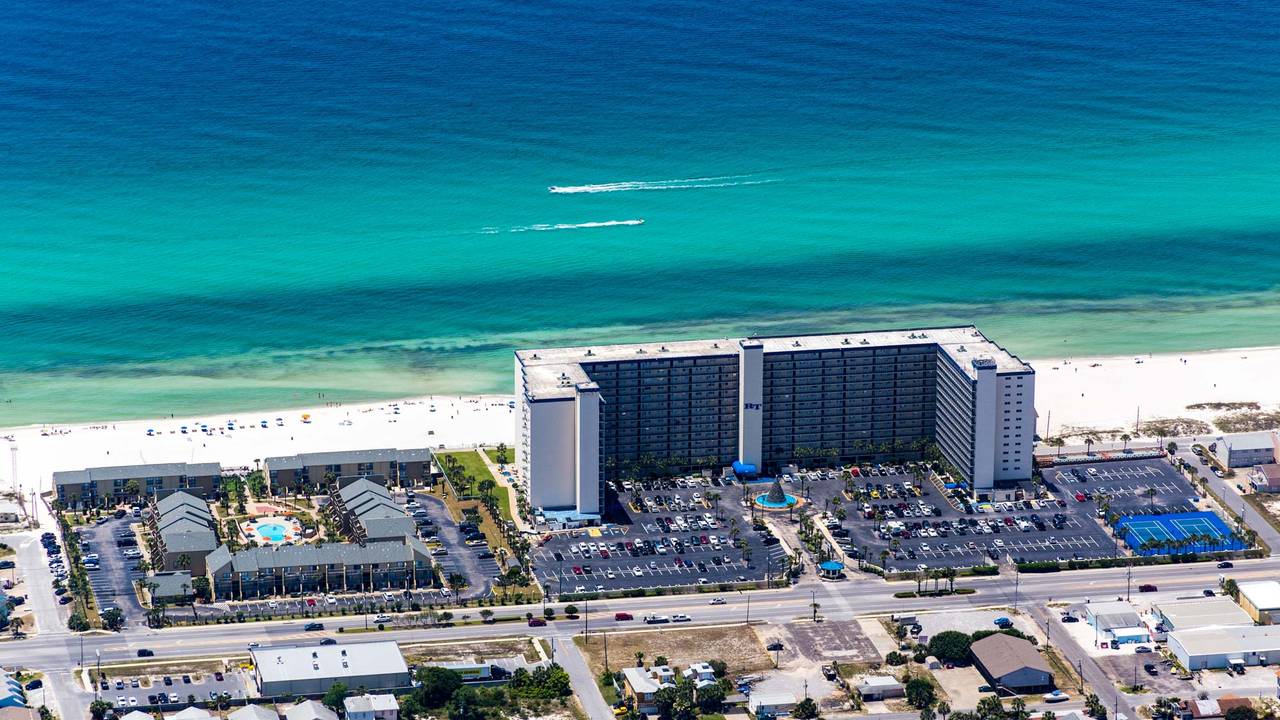 Regency Towers Grounds & Amenities Regency Towers Grounds & Amenities