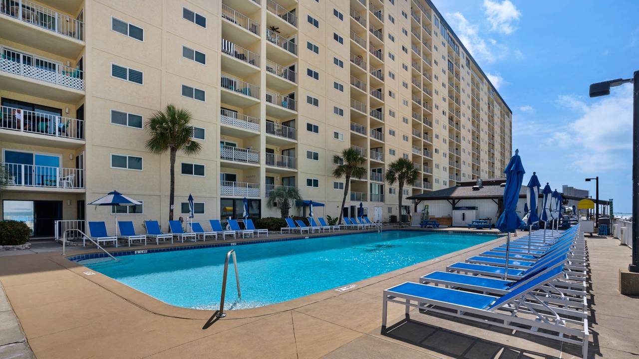 Regency Towers Grounds & Amenities Regency Towers Grounds & Amenities