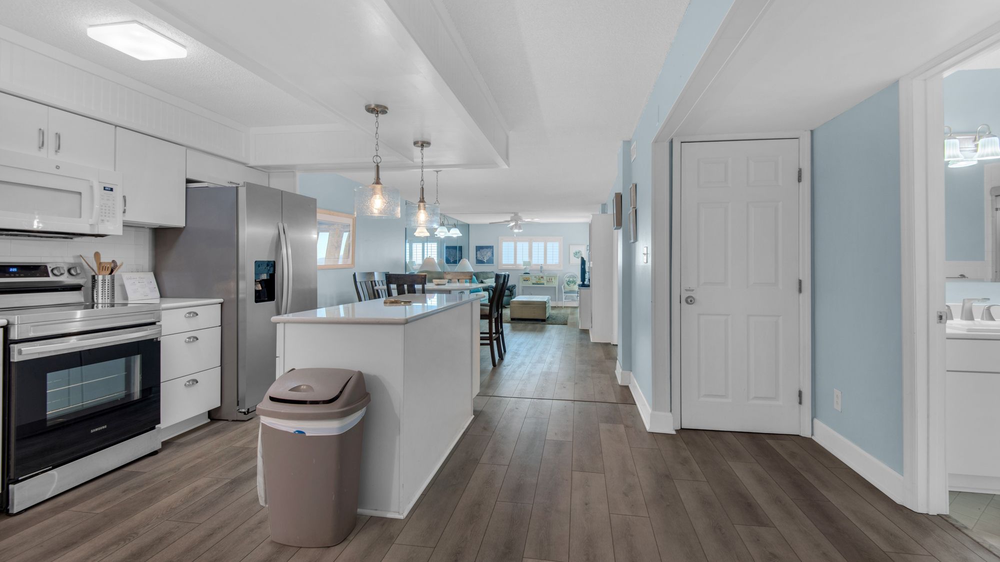 Regency Towers 725 Kitchen