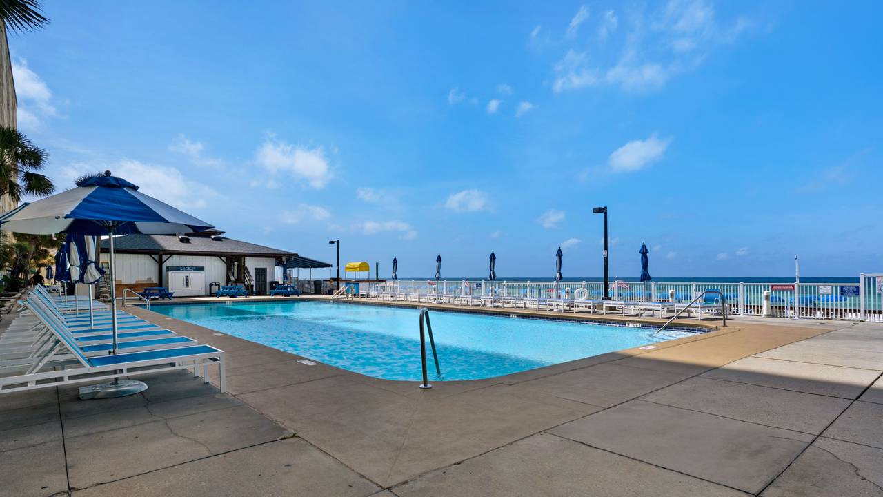 Regency Towers Grounds & Amenities Regency Towers Grounds & Amenities