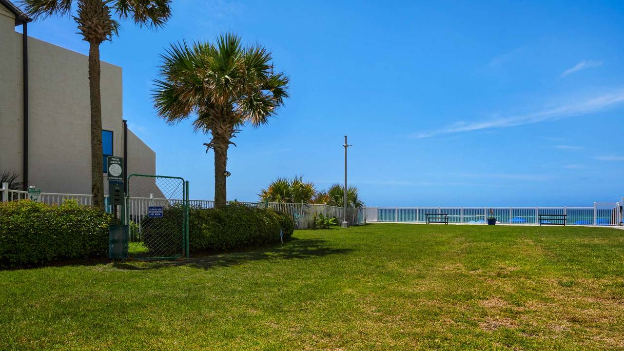 Regency Towers Grounds & Amenities Regency Towers Grounds & Amenities