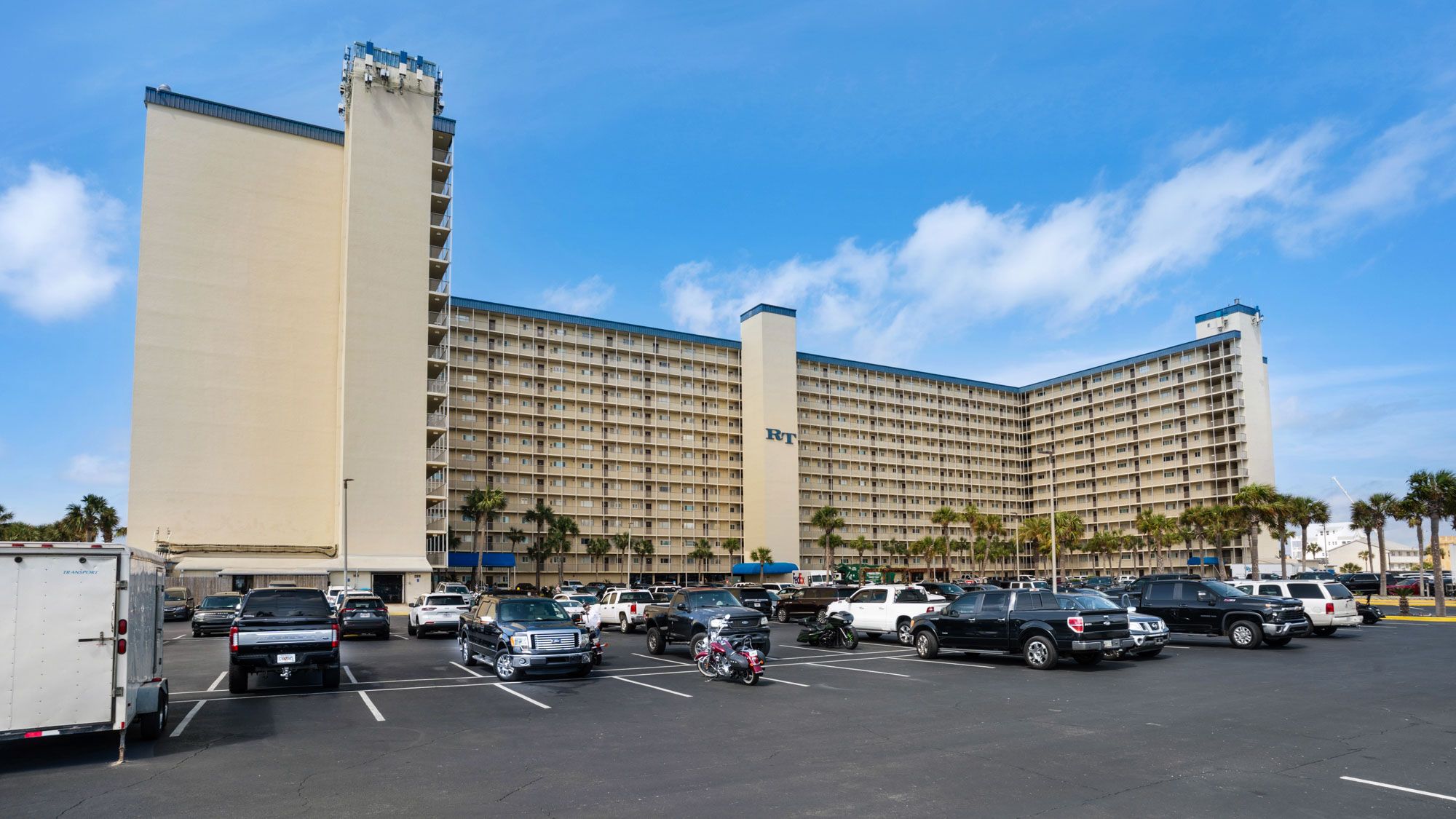 Regency Towers Grounds & Amenities