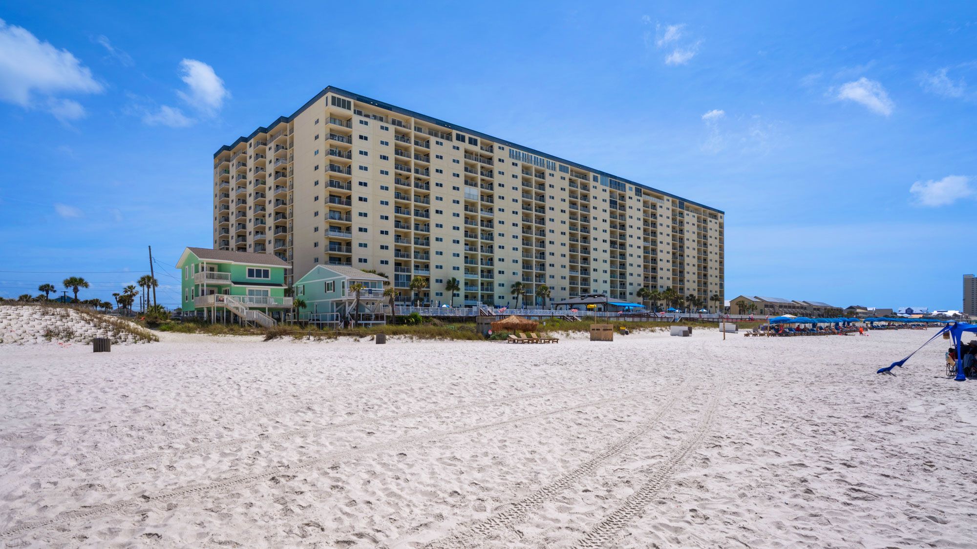 Regency Towers Grounds & Amenities