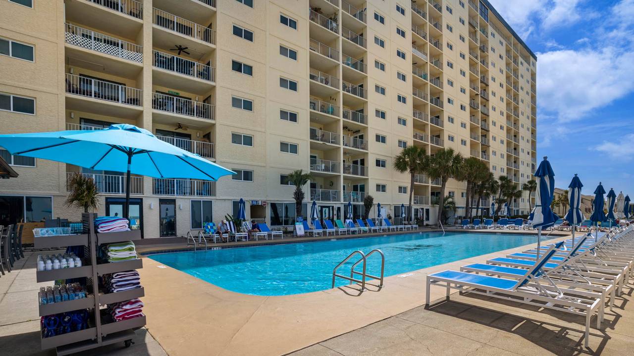 Regency Towers Grounds & Amenities Regency Towers Grounds & Amenities