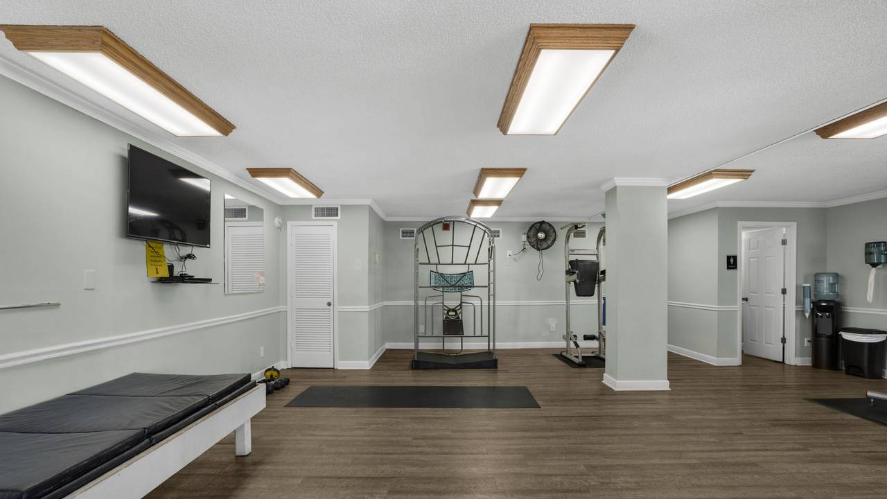 Regency Towers Grounds & Amenities Regency Towers Grounds & Amenities