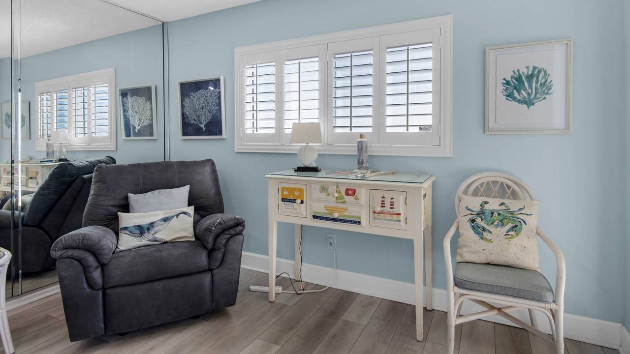 Regency Towers 725 Living Area Regency Towers 725 Living Area