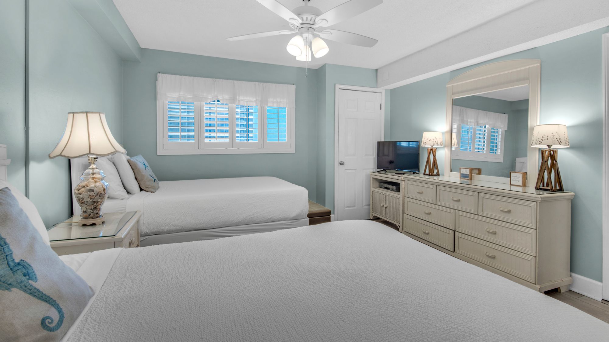 Regency Towers 725 Bedroom