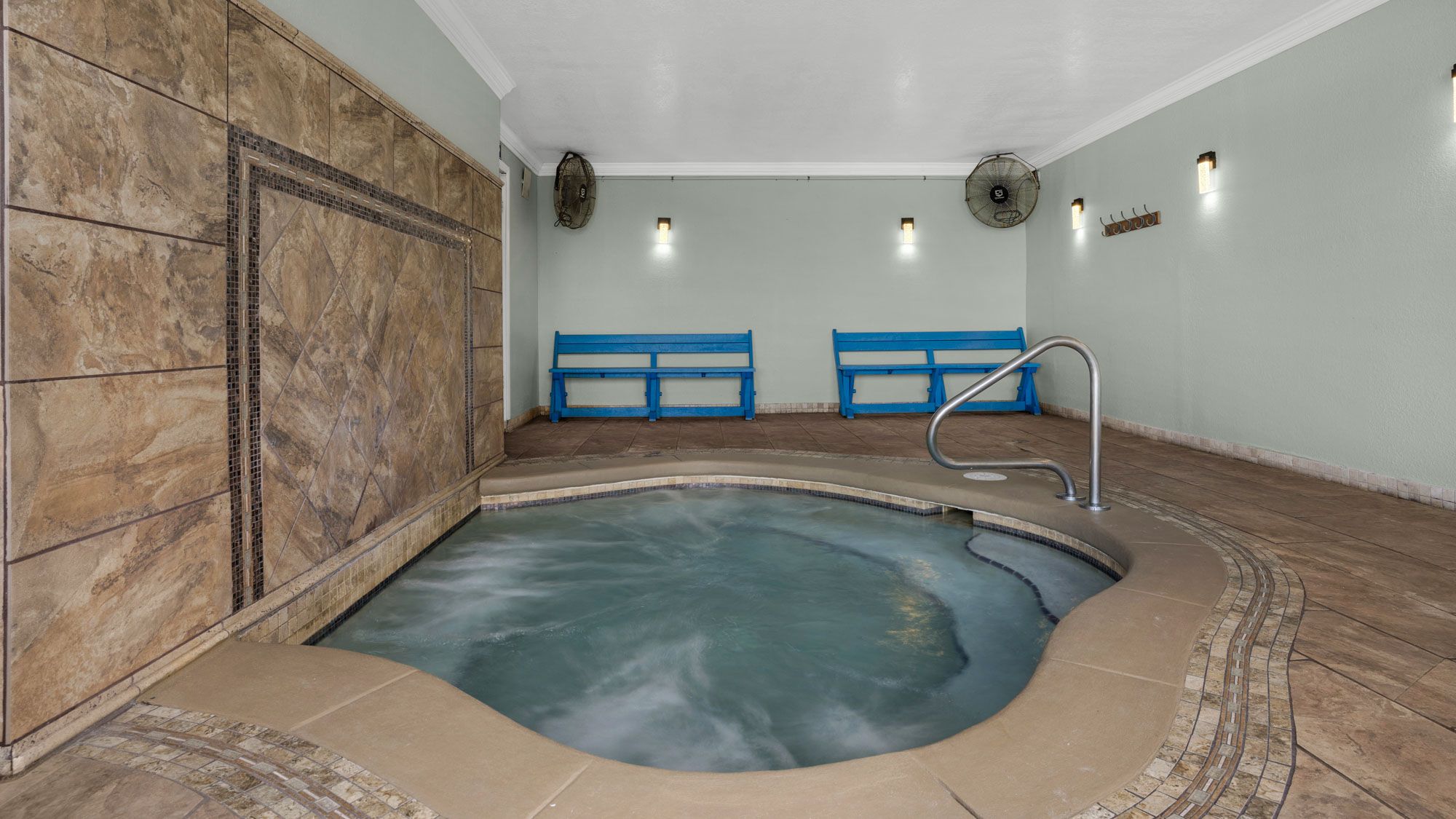 Regency Towers Grounds & Amenities