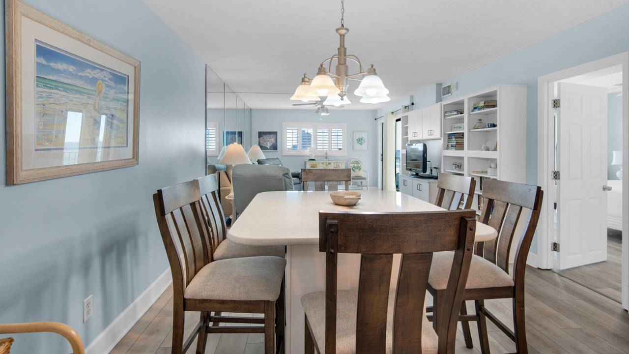 Regency Towers 725 Dining Table Regency Towers 725 Dining Table