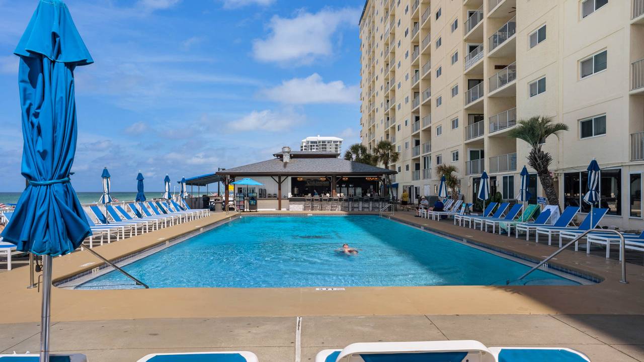 Regency Towers Grounds & Amenities Regency Towers Grounds & Amenities