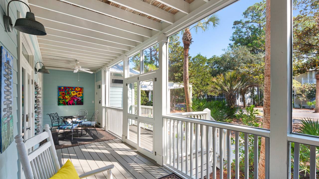 Happy ours deck area Happy ours deck area