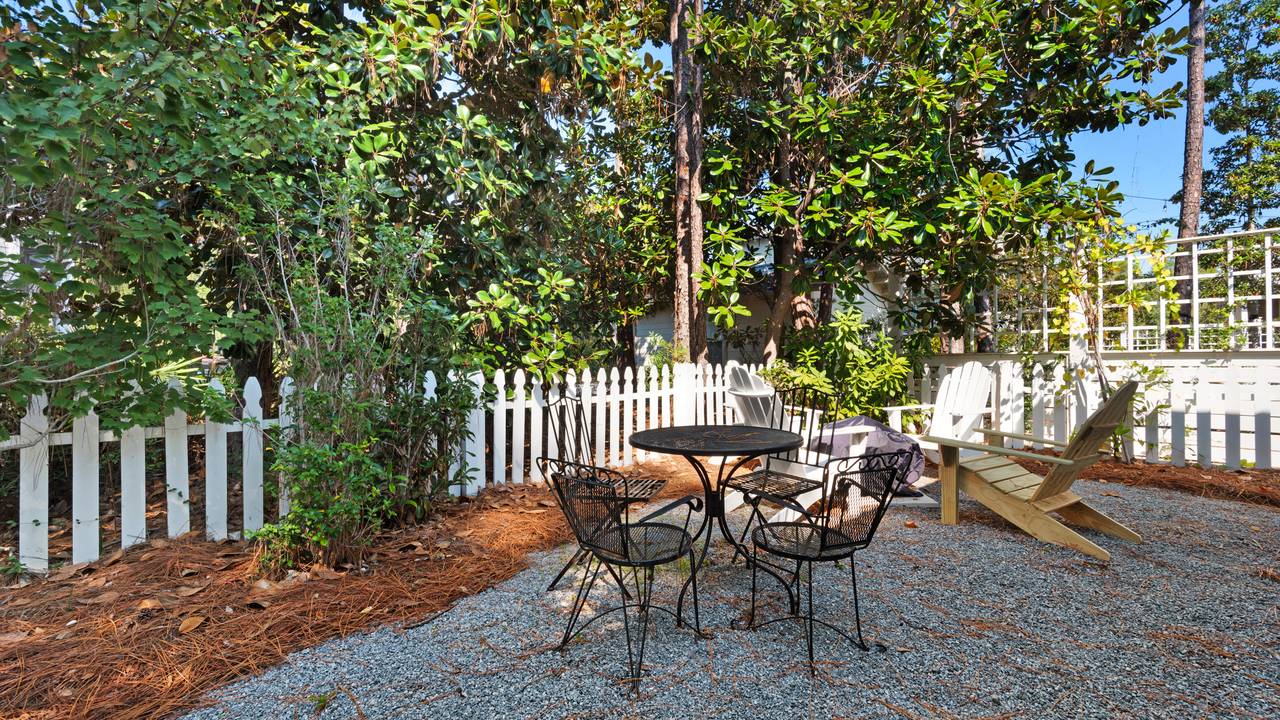 Happy ours outdoor table and chairs Happy ours outdoor table and chairs