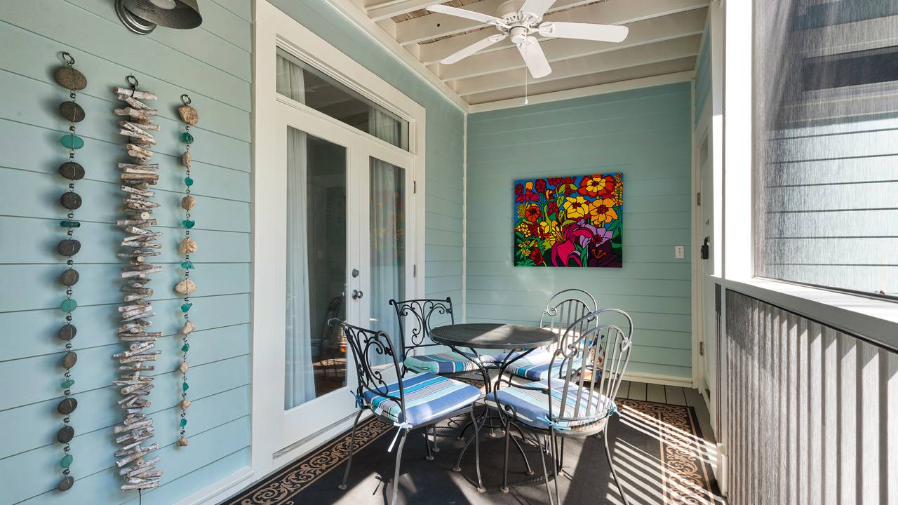 Happy ours deck area Happy ours deck area