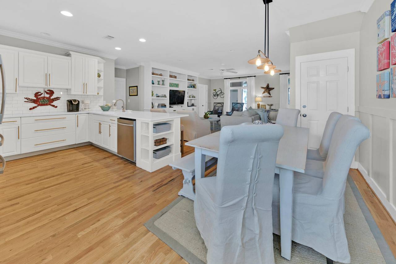 Happy ours dining table Happy ours dining table