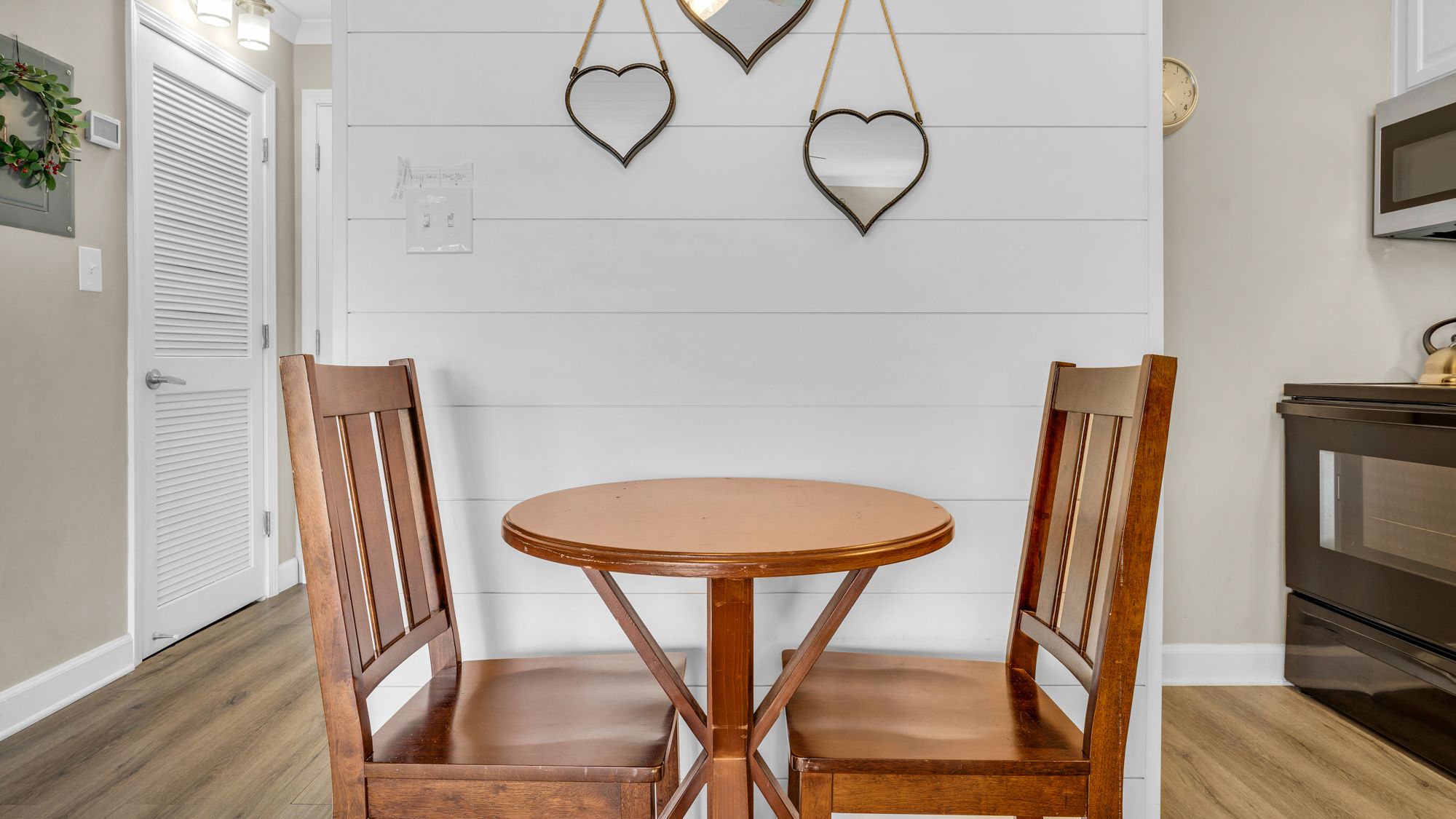 Sandpiper Cove 8120 Dining Table