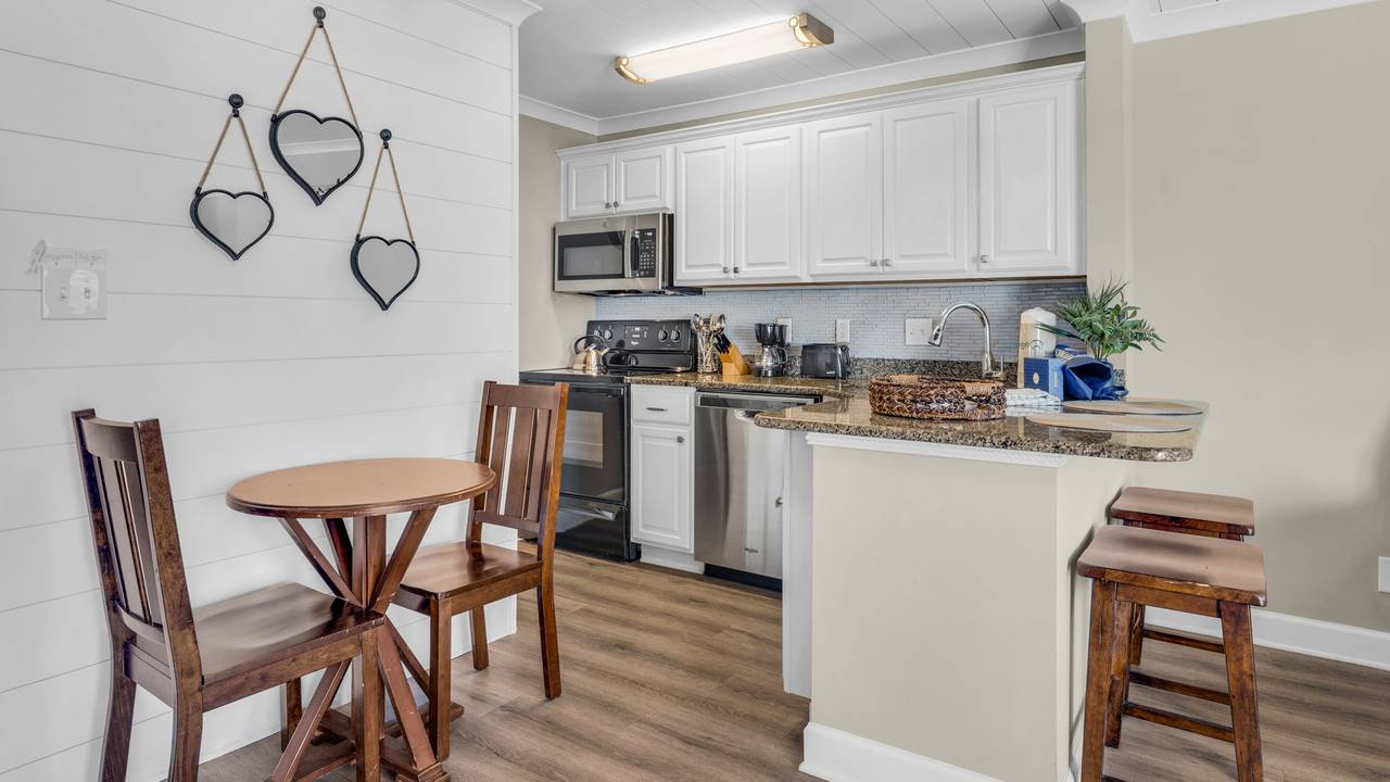 Sandpiper Cove 8120 Kitchen and Dining Table Sandpiper Cove 8120 Kitchen and Dining Table