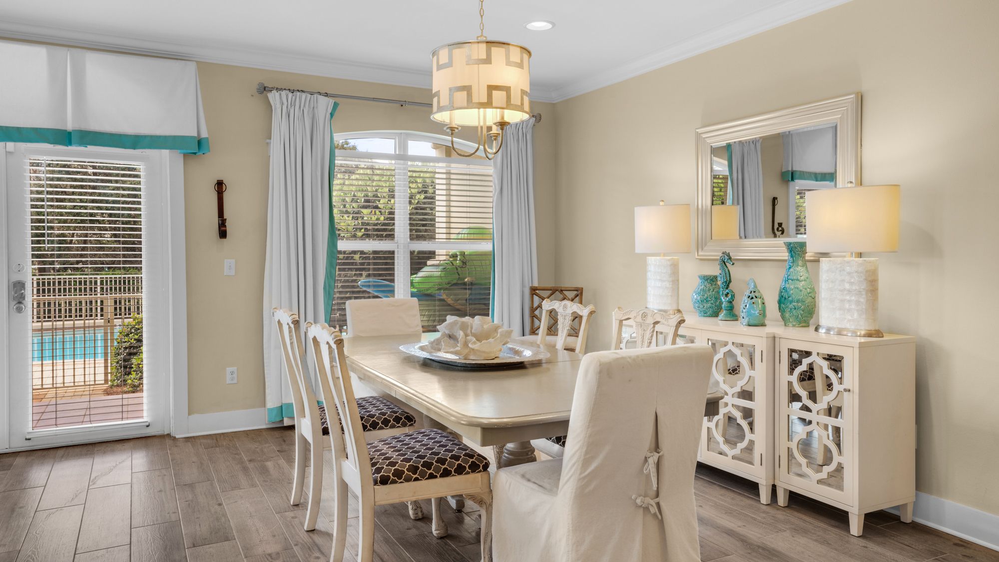 Villas at Seagrove B101 Dining Table