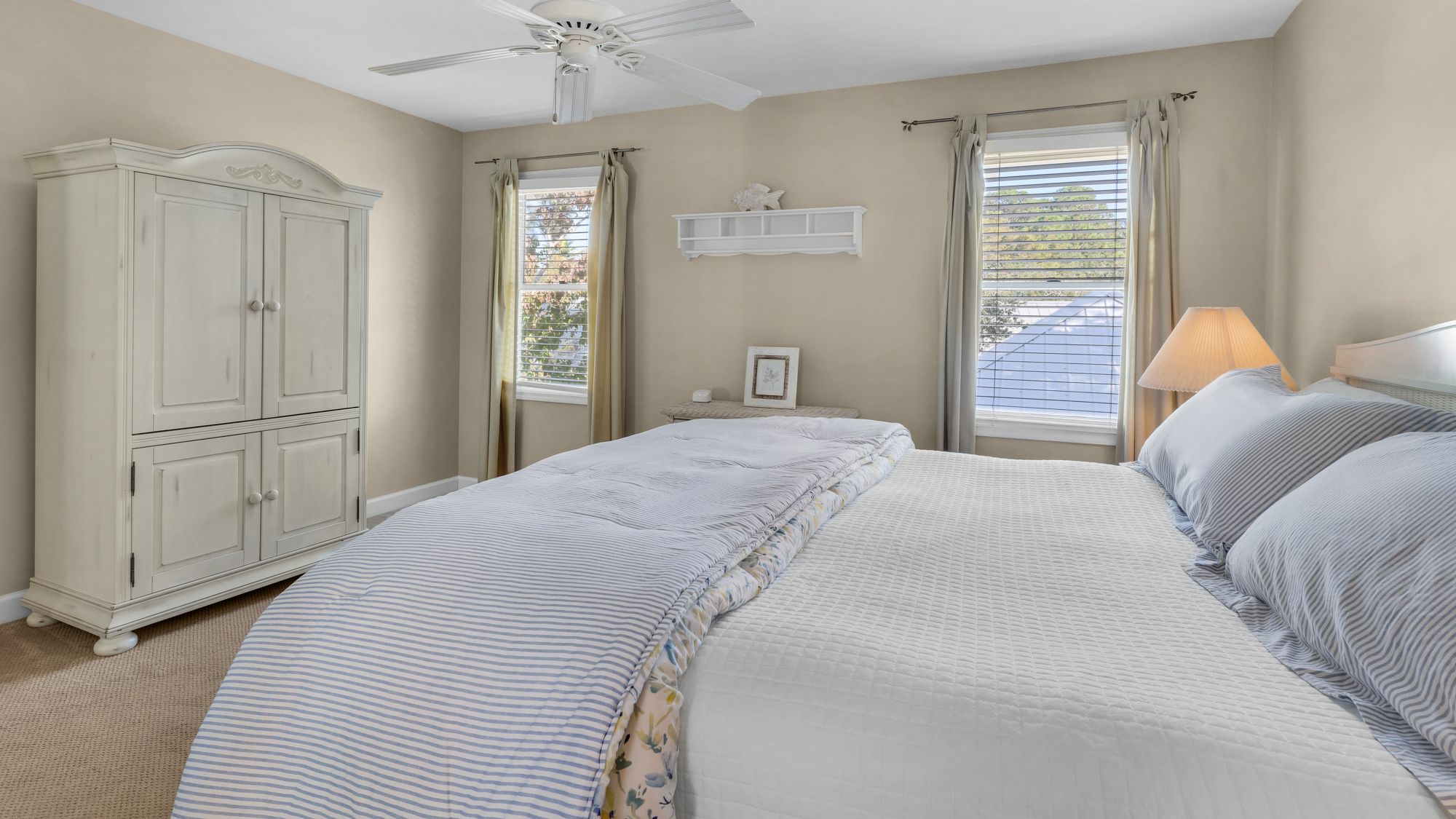 The Ocean Pearl Bedroom