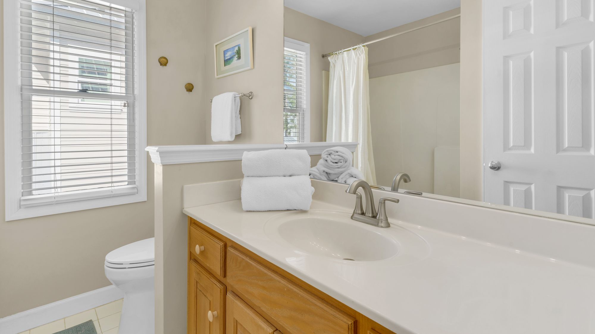 The Ocean Pearl Bathroom