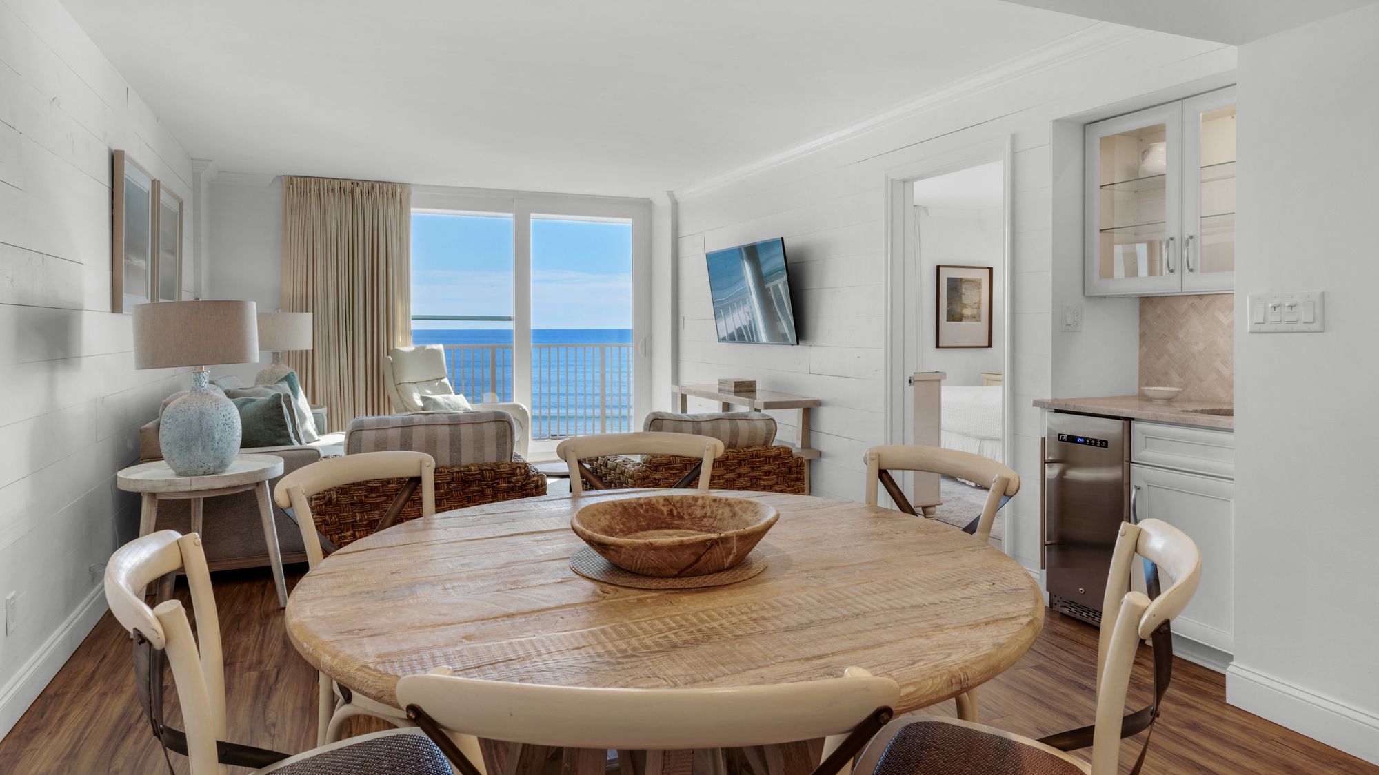 BeachCrest 302 Dining Table 