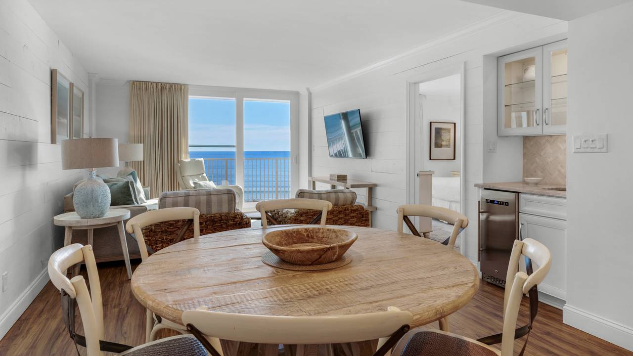 BeachCrest 302 Dining Table BeachCrest 302 Dining Table