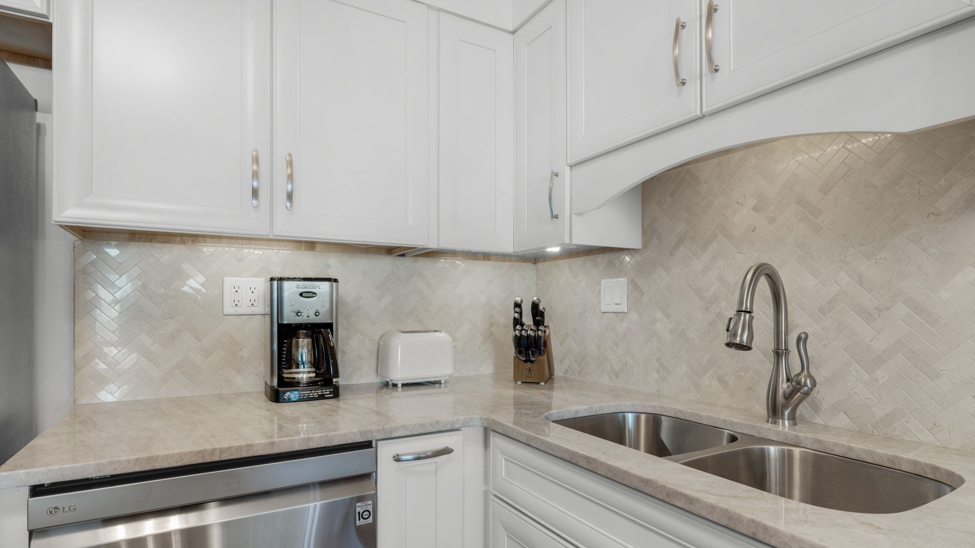 BeachCrest 302 Kitchen