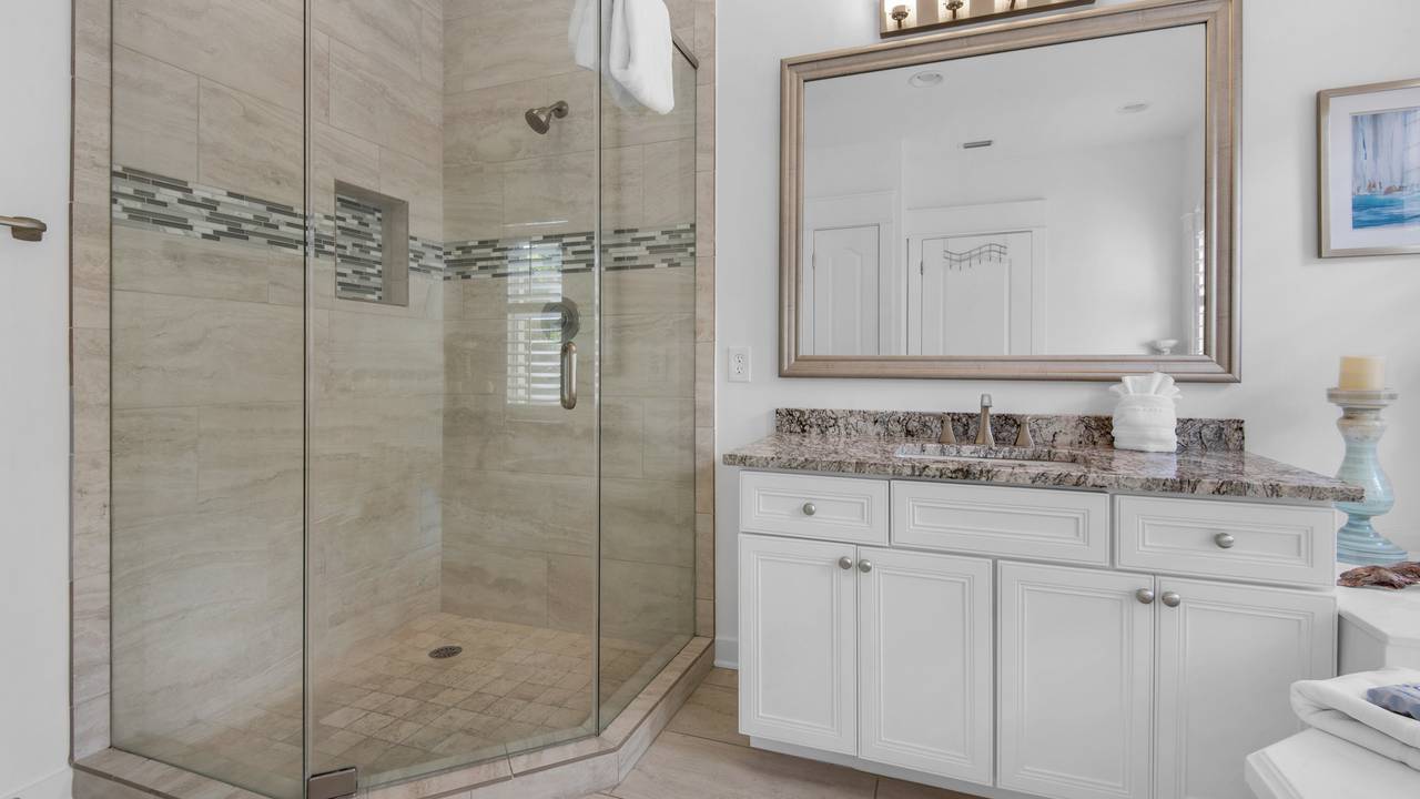 Villas at Seagrove A101 BedroomVillas at Seagrove A101 Bathroom Villas at Seagrove A101 BedroomVillas at Seagrove A101 Bathroom