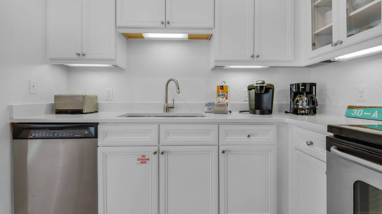 Villas at Seagrove A101 Kitchen Villas at Seagrove A101 Kitchen